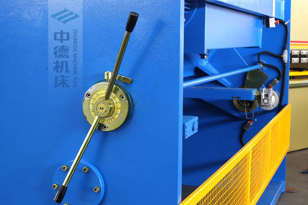 ZDSK-1632剪板機刀片間隙手動調(diào)節(jié)器,刻度清淅,調(diào)節(jié)省力又簡便.jpg ZDSK-1632剪板機刀片間隙手動調(diào)節(jié)器,刻度清淅,調(diào)節(jié)省力又簡便.jpg